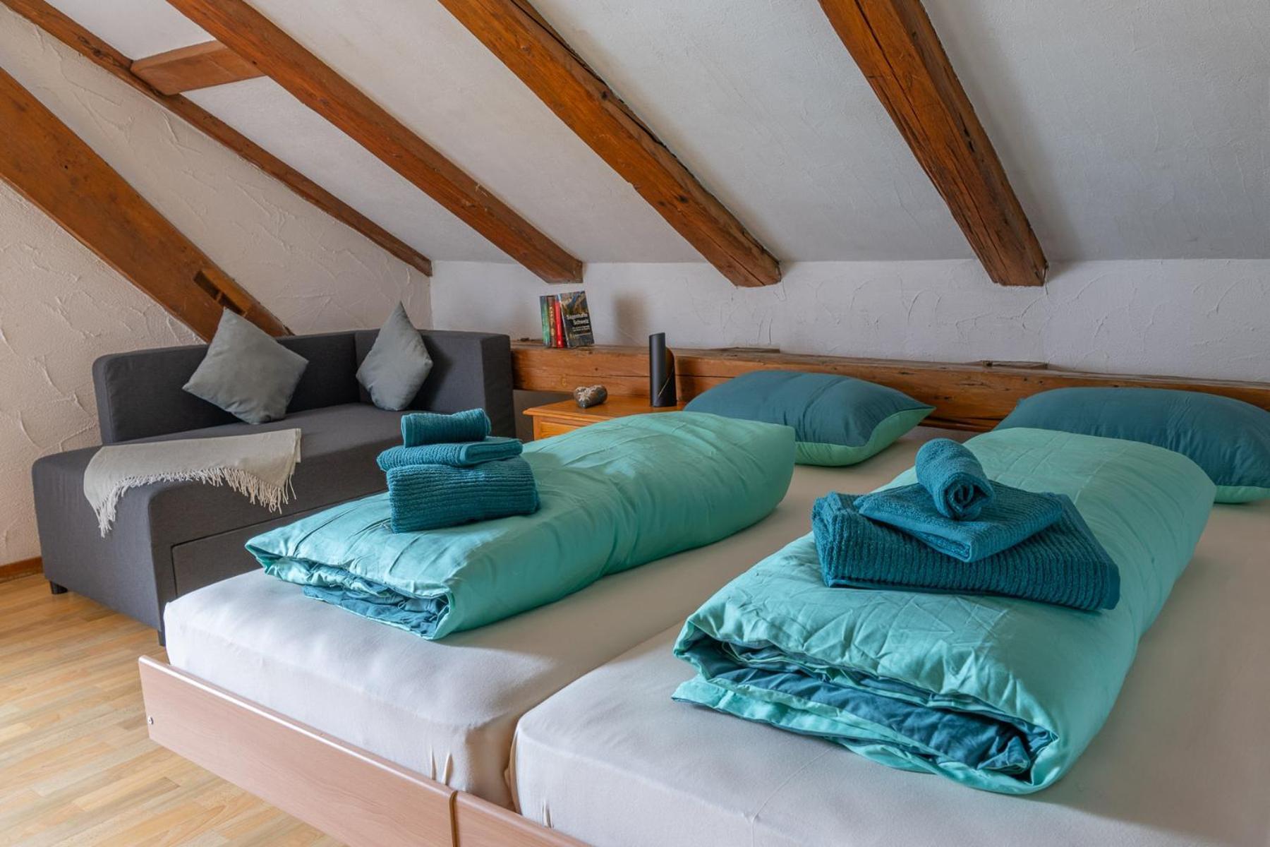 Chrona Bed & Breakfast Jenaz ห้อง รูปภาพ